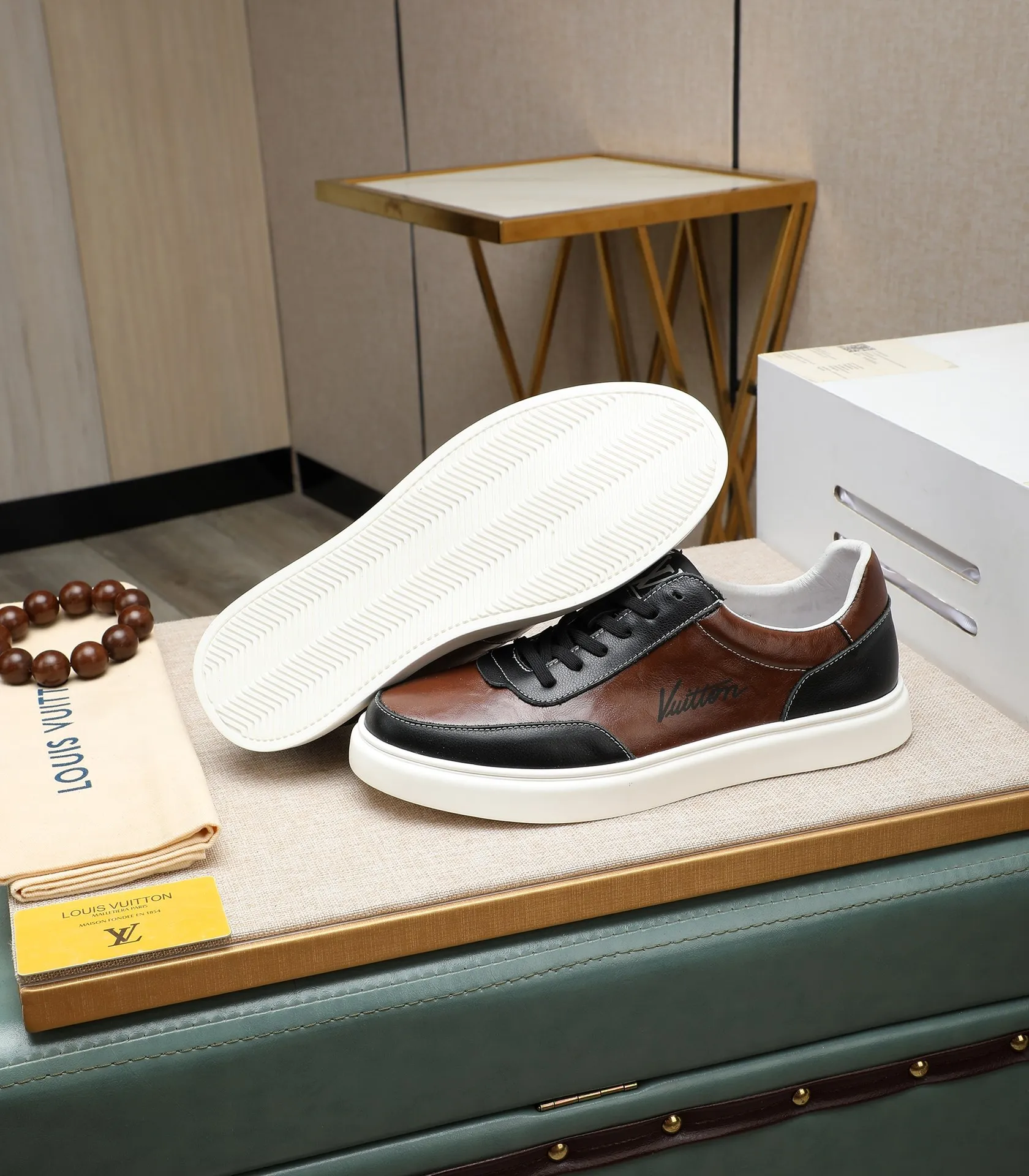 Men's shoes 💰440📛📛【LOUIS VUITTON】Louis Vuitton 2024 official website synchronized new products 👟Milan fashion catwalk style 🇰🇾🇰🇾LV family logo, celebrity style, a must-have for fashionistas ⚠️First-layer calfskin ➕Genuine leather lining ➕Official website original version special outsole 👞Number 38-44